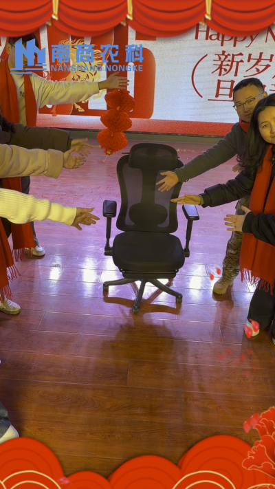 🎇 元旦快乐，温暖相伴 🎇时光匆匆，感恩 2025 年每一份支持与陪伴！从猪场到工厂，南商农科的成长，离不开每一位合作伙伴与家人的信赖！2026 年，我们将继续以贴心服务和硬核设备，陪您一路前行，养殖